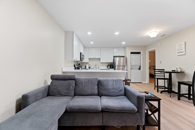 Building Photo - 1611 Ocean Bay Dr