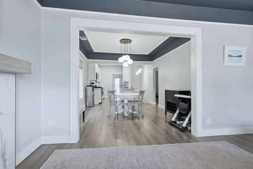 Building Photo - Beautiful 3 Bedroom Craftsman Bungalow Furnished or Unfurnished Available NOW!