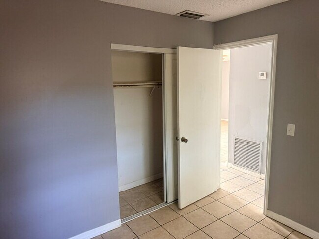 Building Photo - Coming Soon — 3BR/2BA Bradenton Rental · Available Mid-May