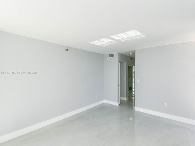 Building Photo - 20505 E Country Club Dr