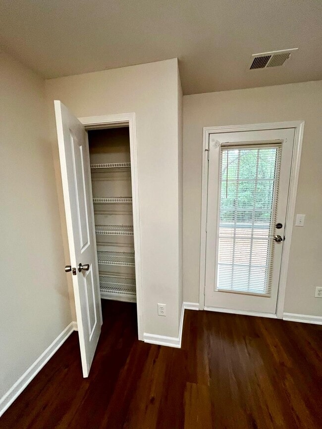 Building Photo - 5473 Harris Cove Dr