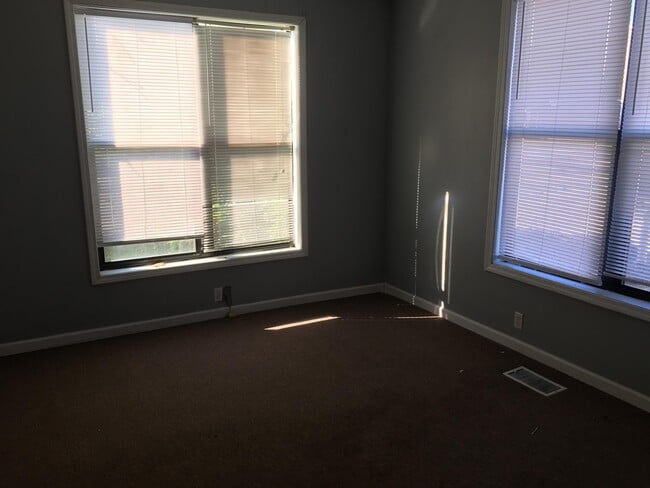 Building Photo - 105 E Texas Ave