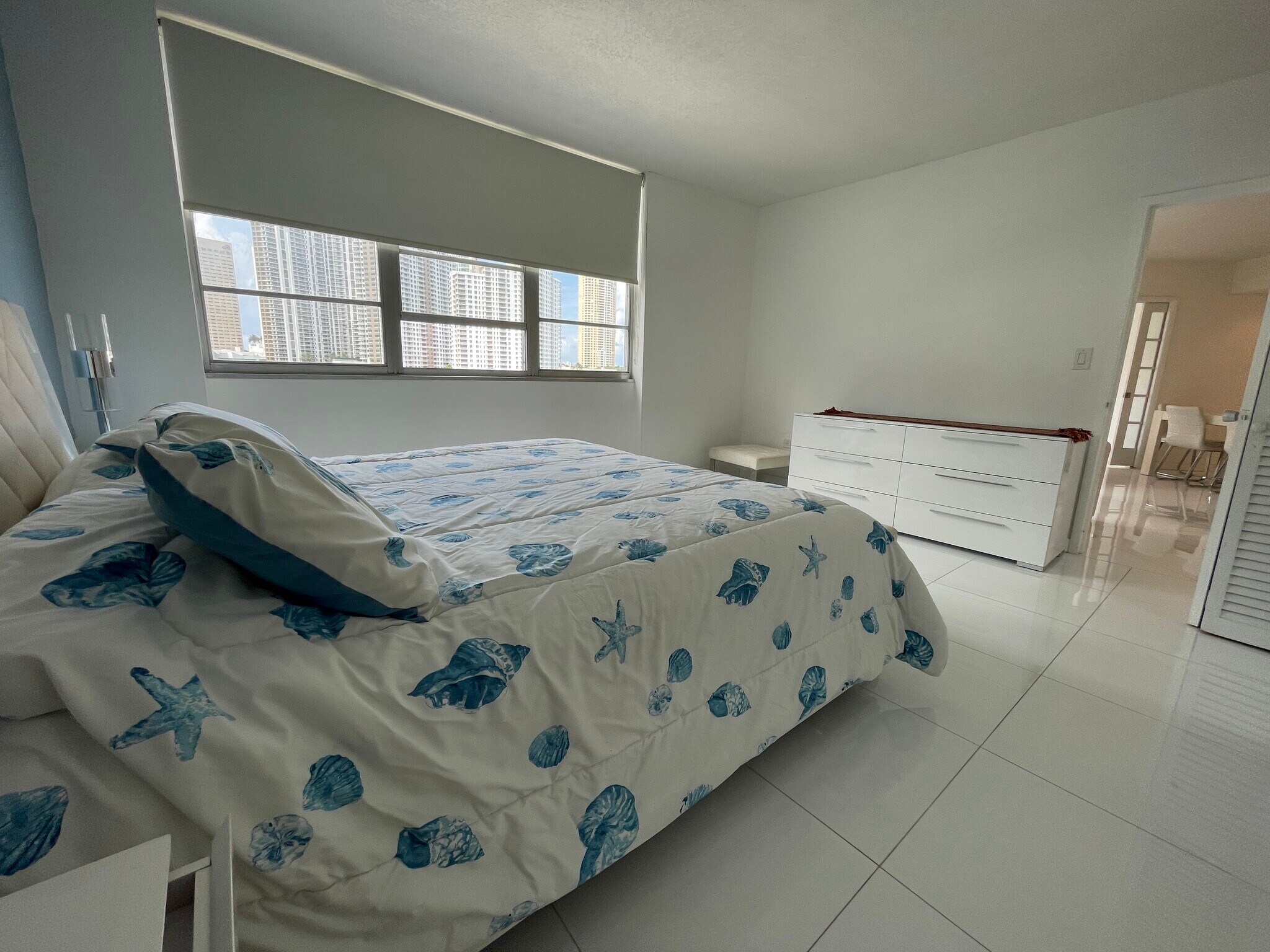 Building Photo - 801 Brickell Bay Dr