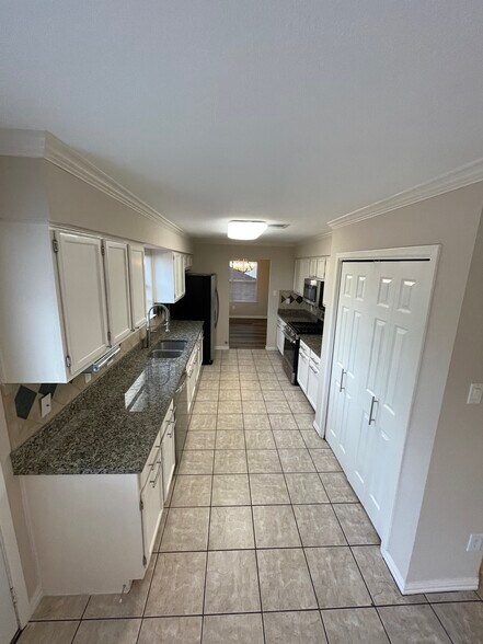 Building Photo - 4106 Cortina Dr