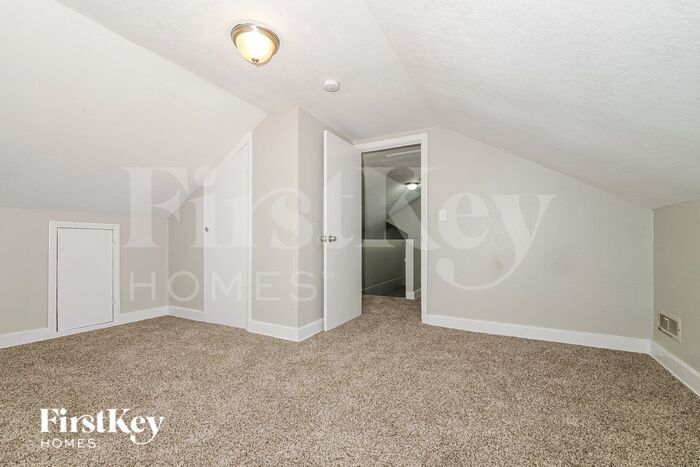 Building Photo - 8000 E 87th St