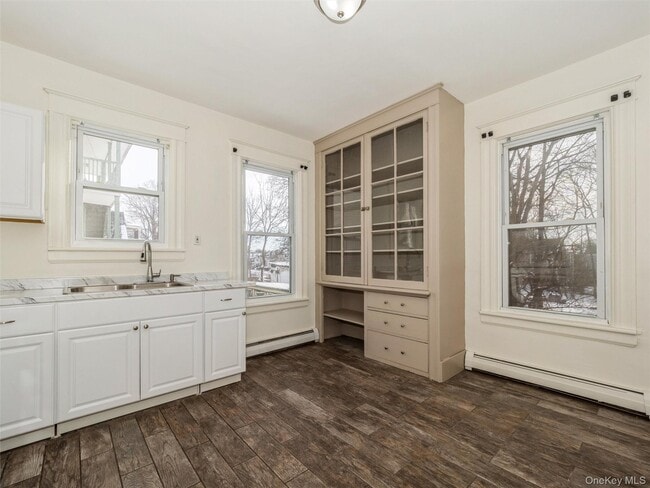 Building Photo - 236 Mansion St