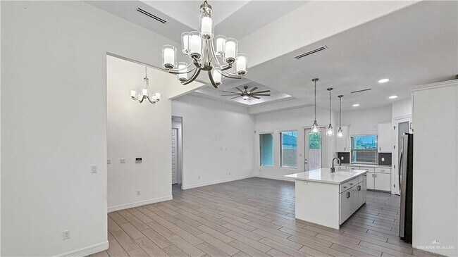 Building Photo - 5106 Sebastian Dr