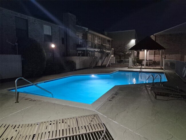 Building Photo - 2110 Wilcrest Dr