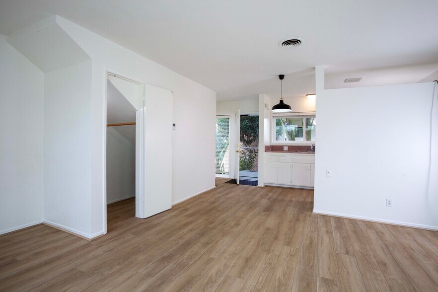 Building Photo - 478 Seaward Rd