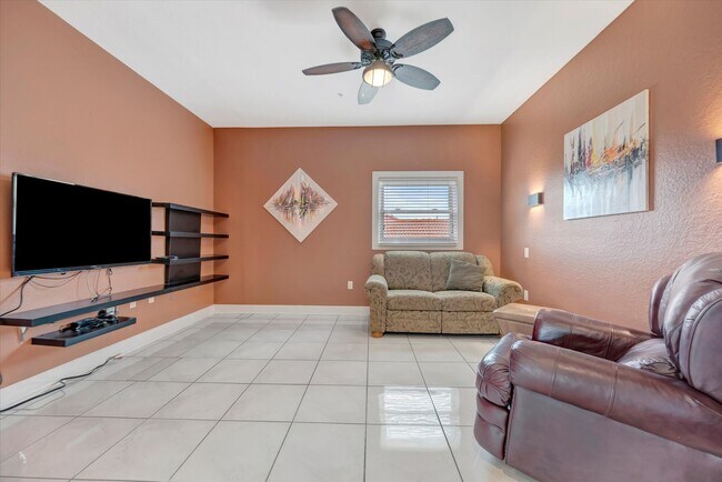 Building Photo - Stunning Annual Rental: Luxury Coastal Liv...