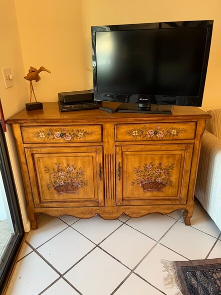 2 TVs - 1603 Bayhouse Point Dr