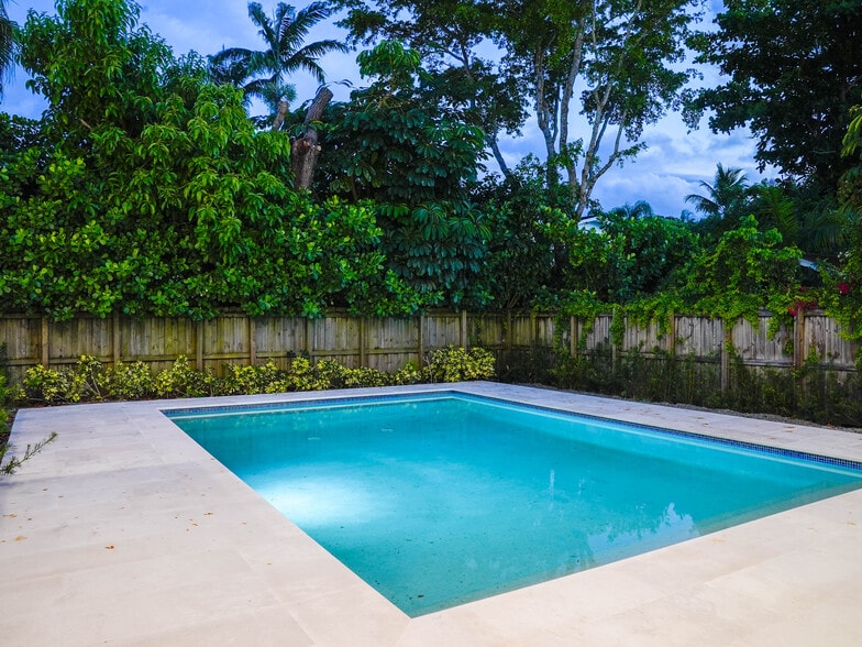 Building Photo - 6500 SW 84th St