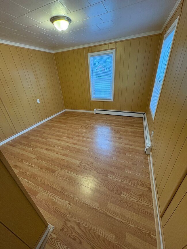 Building Photo - 4-6 Oliver Ct