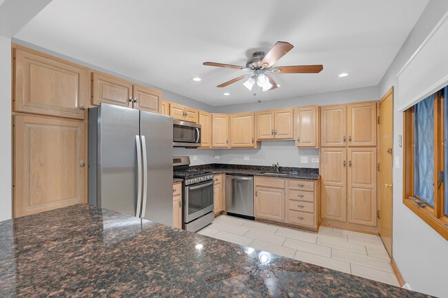 Building Photo - 650 Patricia Ln