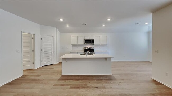 Building Photo - 16208 Harvester Dr