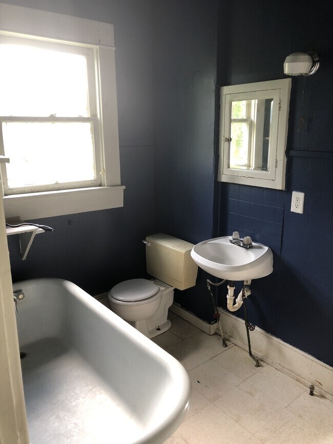 Building Photo - 3109 Darien St