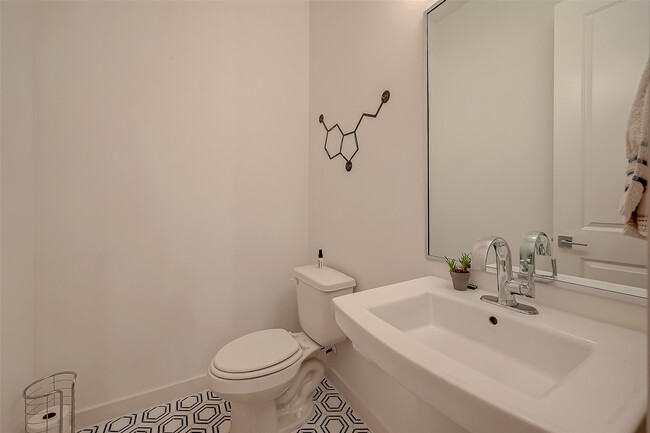 Building Photo - 8911 Knoll Villas St