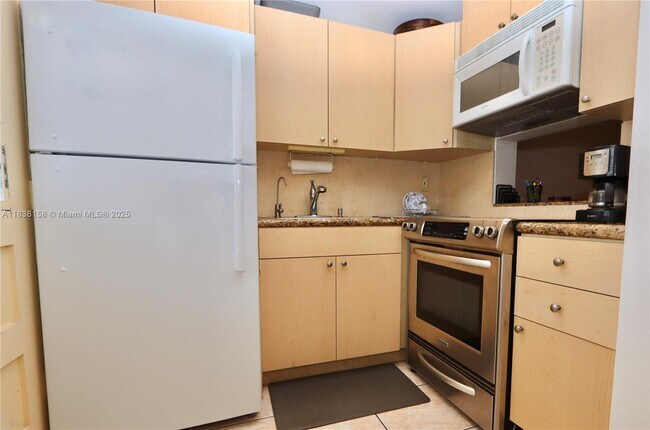 Building Photo - 2851 Leonard Dr