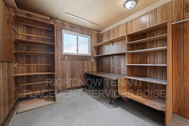 Building Photo - 306 W Maple Ave