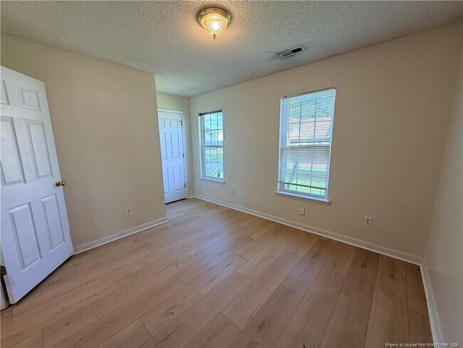 Building Photo - 908 Mourning Dove Pl
