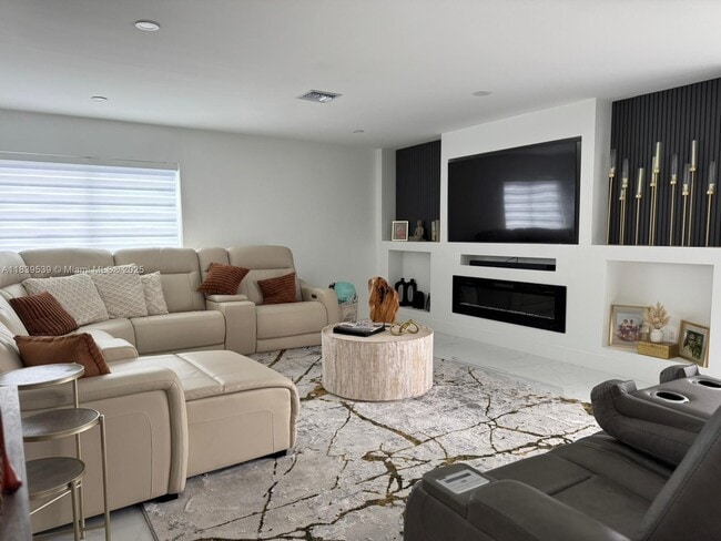 Building Photo - 9720 Bel Aire Dr