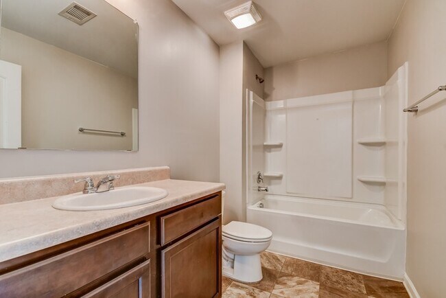 Building Photo - 16419 Waterbury Ln