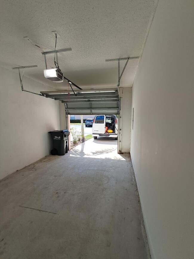 Building Photo - 223 E Coral Trace Cir