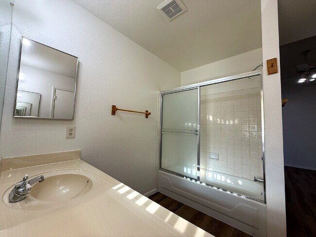 Building Photo - "Charming 3-Bed Oasis with Scenic Views in...
