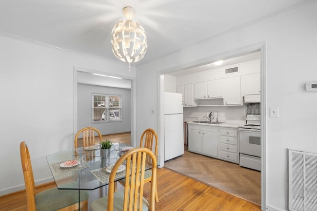 Building Photo - 918 McAlway Rd