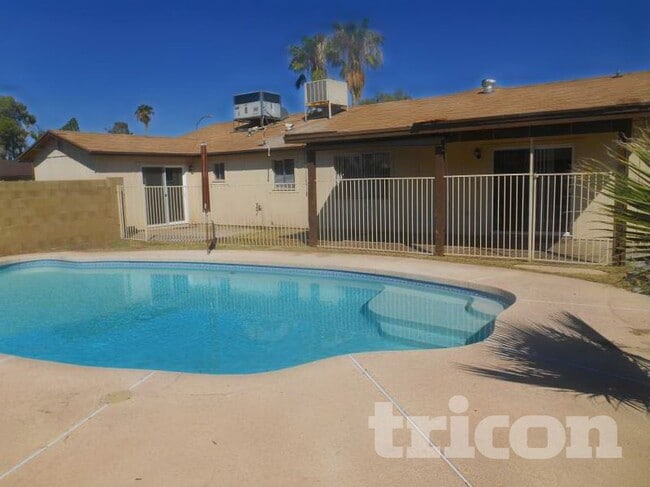 Building Photo - 3701 E Greenway Ln