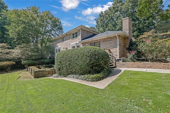 Building Photo - 5179 Meadowlake Dr