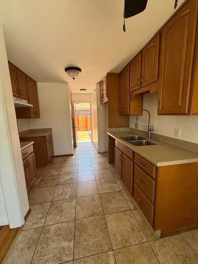 Building Photo - 3 BEDROOM 1.5 BATH HOUSE