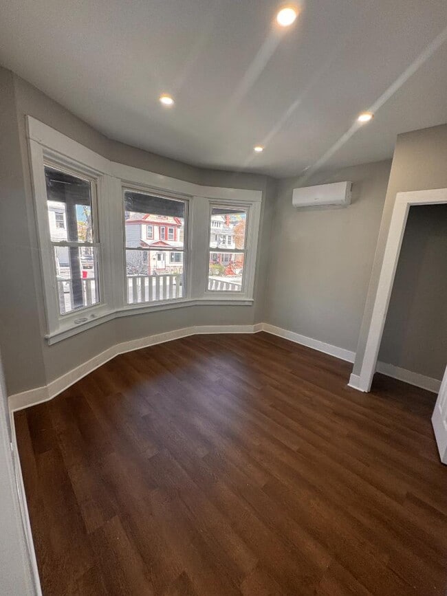 Building Photo - 442 Hudson Ave