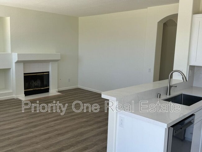 Building Photo - 560 Calle Capistrano