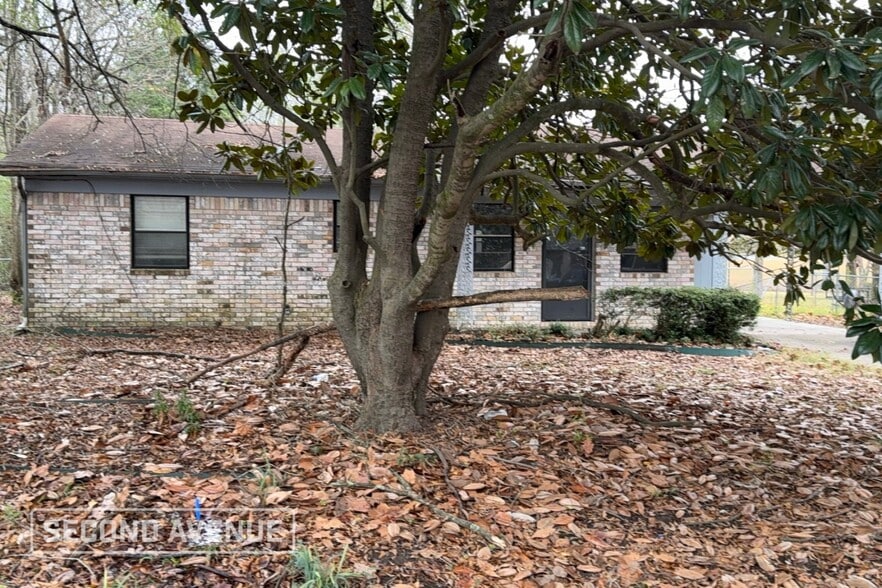 Building Photo - 10 Compass Point St