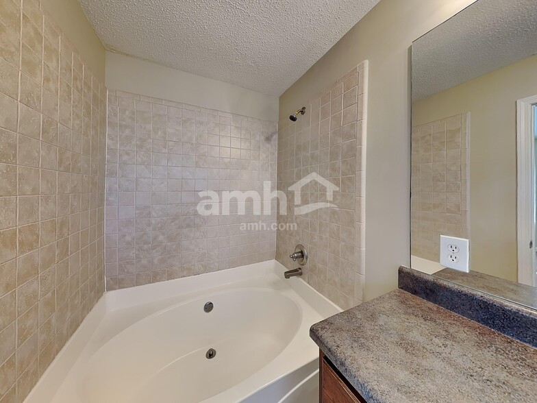 Building Photo - 117 Bainbridge Ct