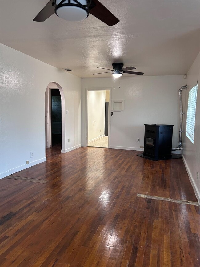 Building Photo - 10431 S Bethel Ave