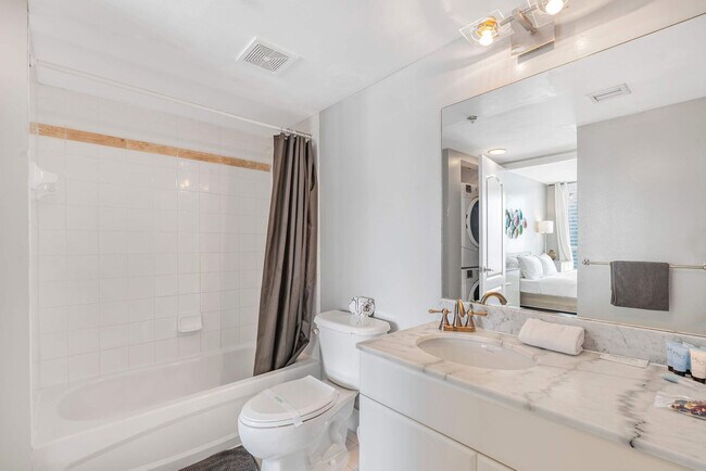 Building Photo - 1 SE 12th St