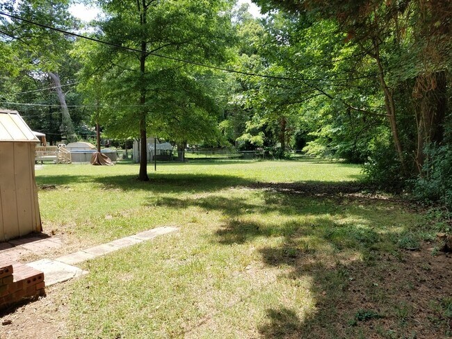 Building Photo - 3525 Draper Ave