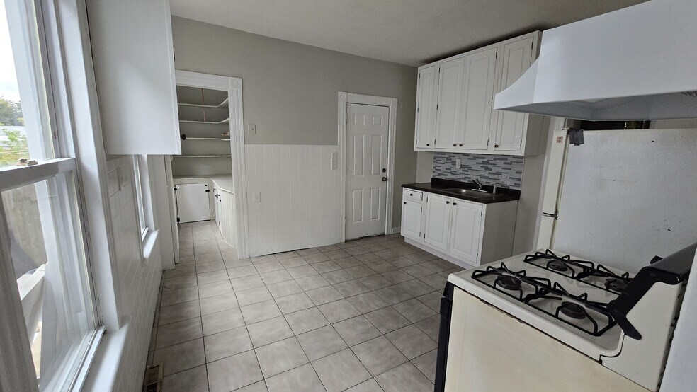 Building Photo - 1165 Noble Ave