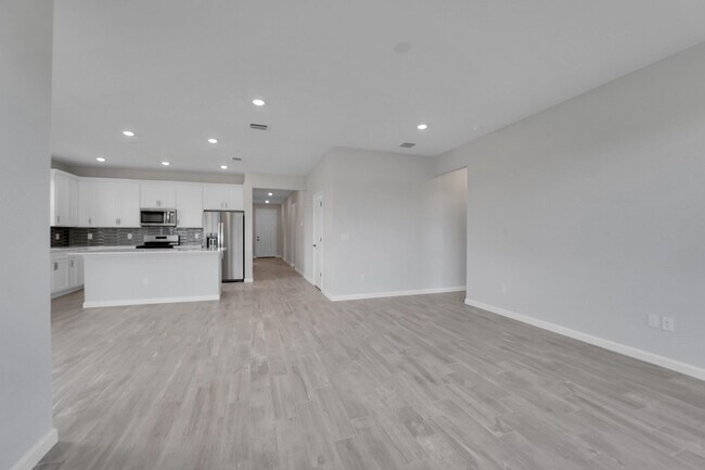 Building Photo - 845 SE Courances Dr