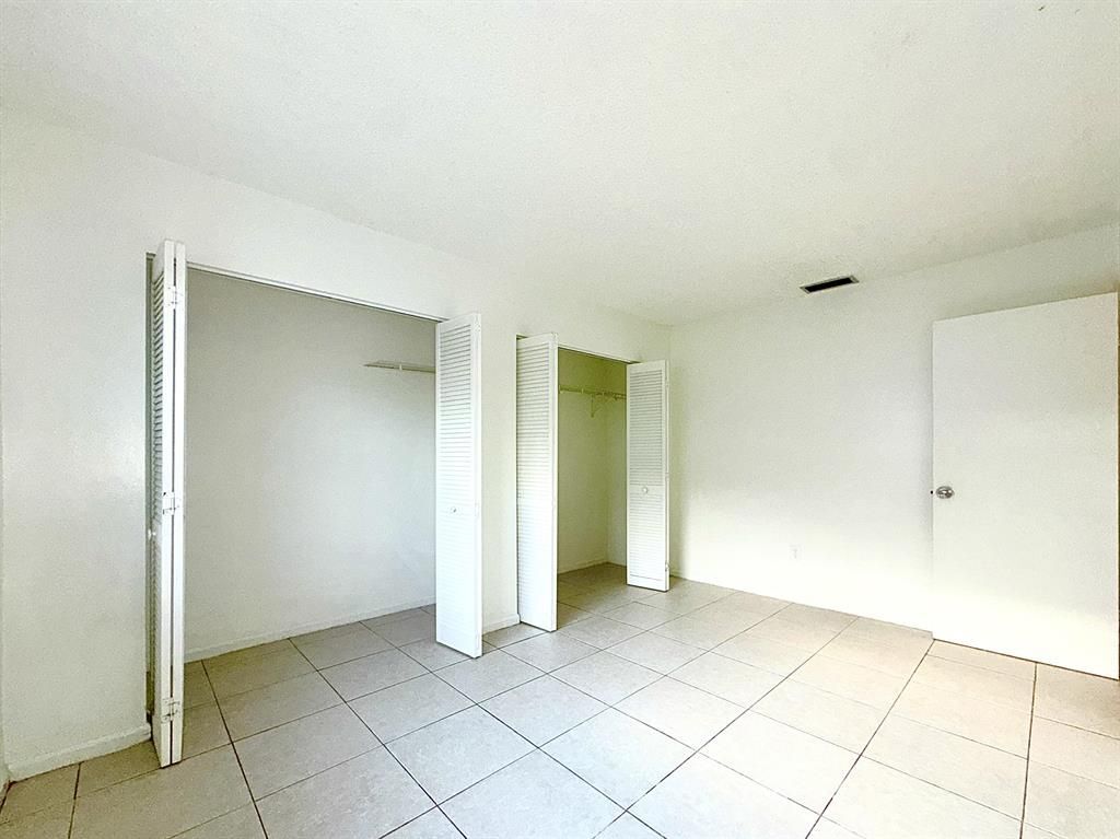 Building Photo - 800 NE 14th St