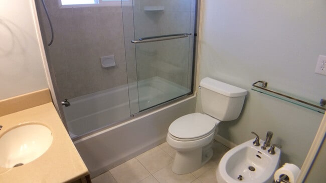 Building Photo - Blacksburg 2 Bedroom Townhouse- Available in July 2025