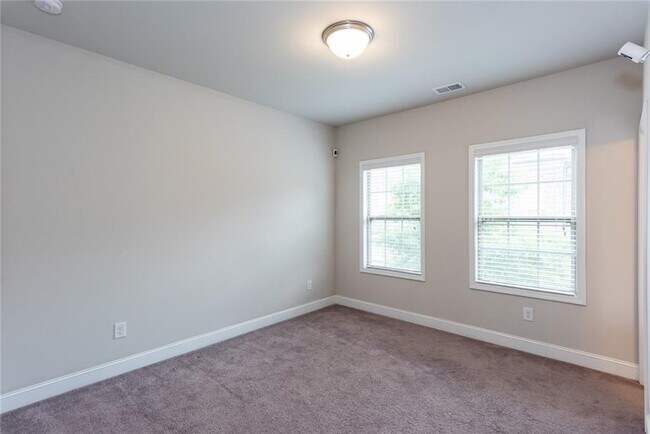 Building Photo - 1097 Township Square