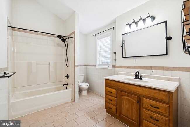 Building Photo - 1687 E Main St