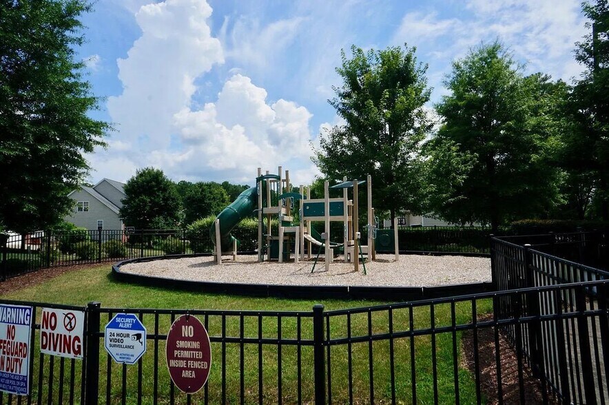 Building Photo - 8456 Central Dr