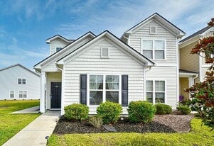 Building Photo - 252 Castle Dr