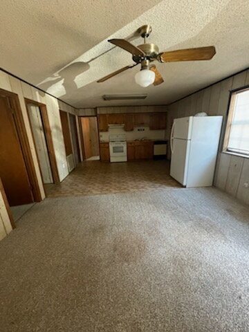 Building Photo - 3 Bedroom 1 bath apartment