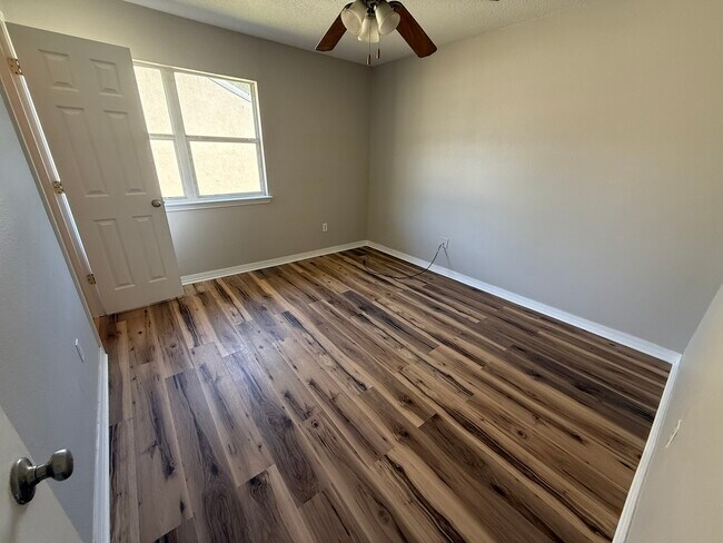 Building Photo - 1625 Martin Bluff Rd