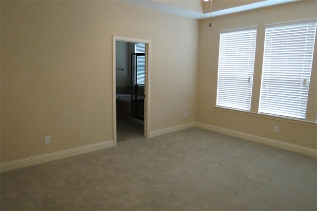 Building Photo - 756 S Greenville Ave
